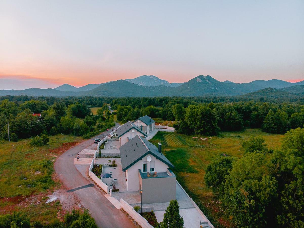 Degenia Velebitica Villa Lovinac  Buitenkant foto